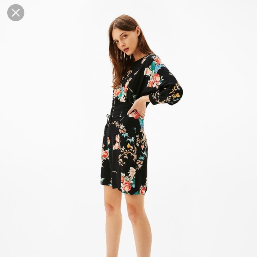 SOLD NWT. BERSHKA corseted printed floral